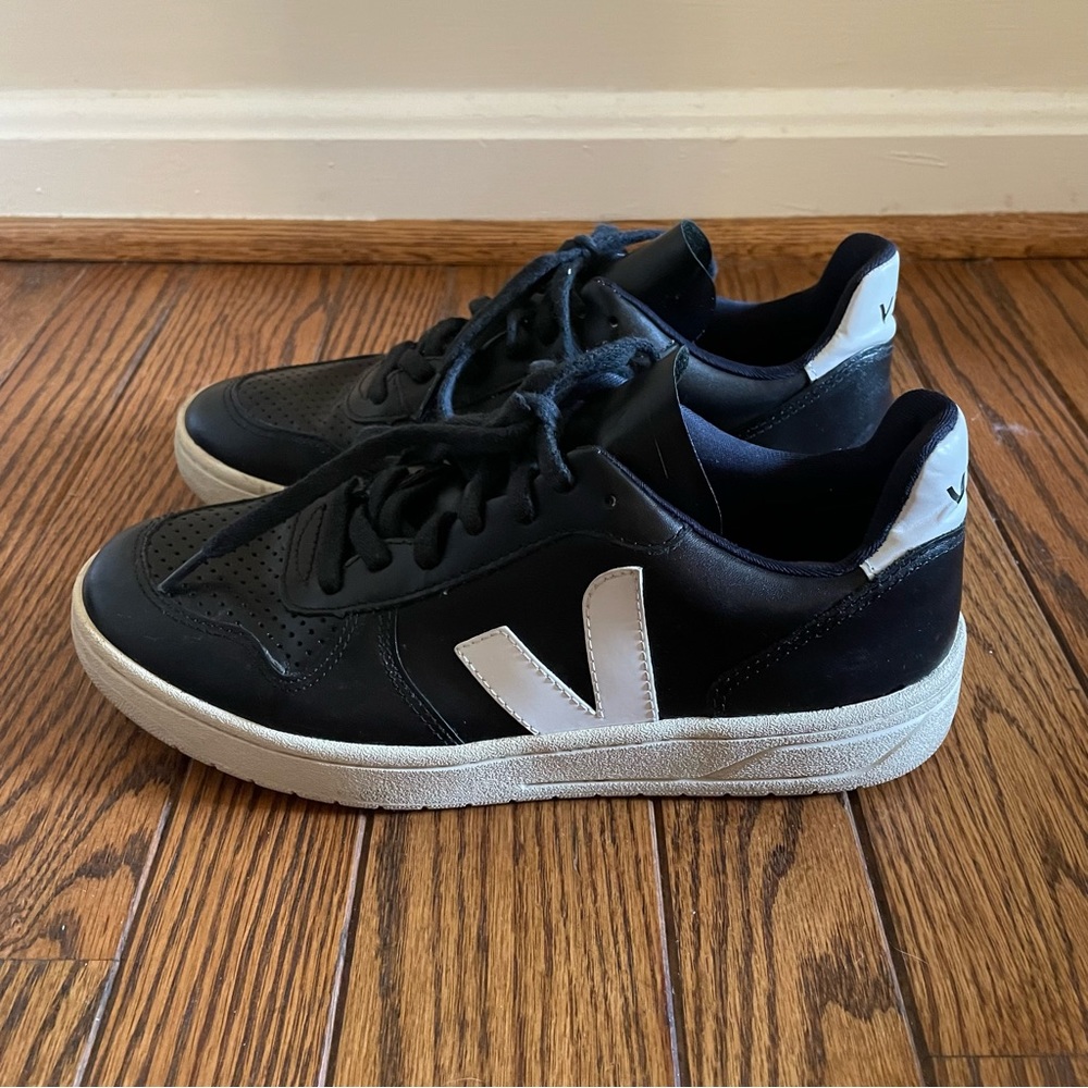 Veja Women’s V-10 sneaker size 8